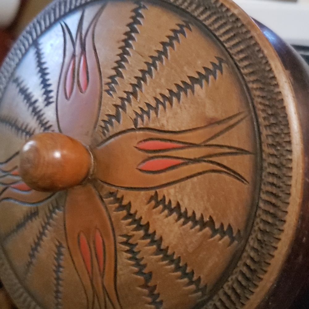 SOLD - Hand turned myrtlewood lidded bowl - Picture 3 of 8